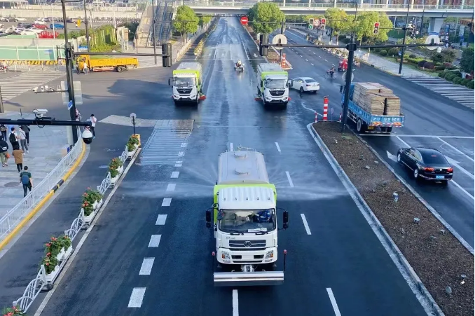 路面见本色丨今年会环境新能源环卫装备服务上海进博会！